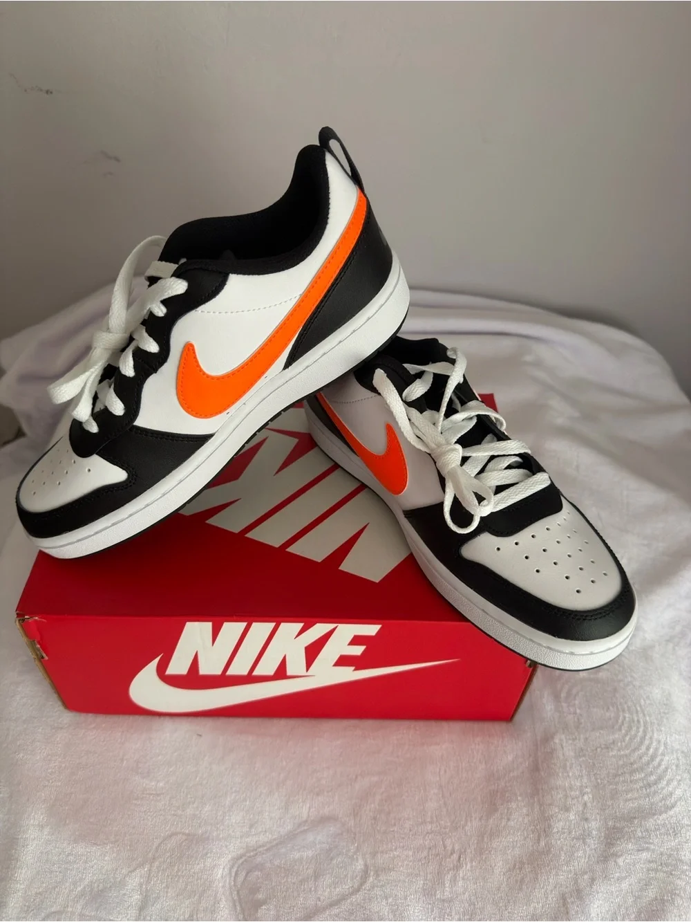 Nike Kids size 6.5Y court bLow Top Sneakers - White, Black & Bright Orange